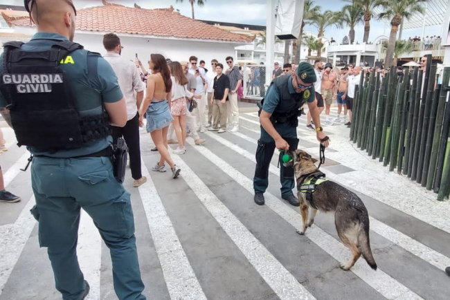 La Guardia Civil denuncia a 172 personas durante el fin de semana de apertura de las
discotecas de Ibiza
