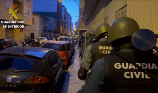 La Guardia Civil detiene a dos butroneros en la Isla de Mallorca