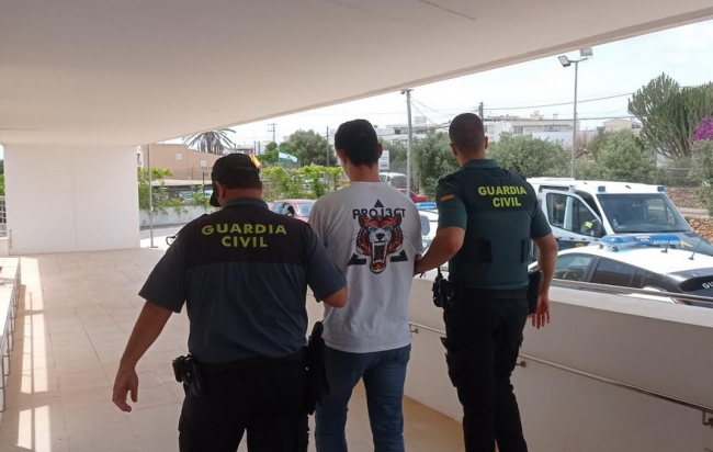 La Guardia Civil ha detenido a un hombre en Es Pujols por agresión a un taxista