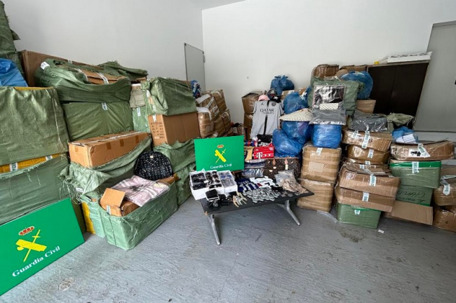 La Guardia Civil de Alcudia ha investigado a un varón por distribuir miles de artículos falsos