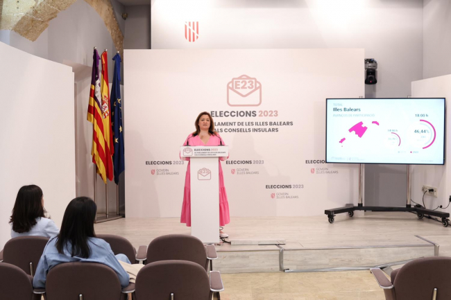 La consellera de Presidencia, Mercedes Garrido, ha informado sobre la participación a las 18.00 h, que es del 46,44 % en las Islas Baleares