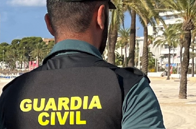 La Guardia Civil ha detenido a dos varones por robos en habitaciones de hoteles de Puerto Alcudia