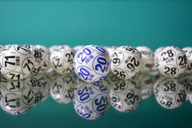 Un hombre en USA gana 50 mil USD en la lotería por un error