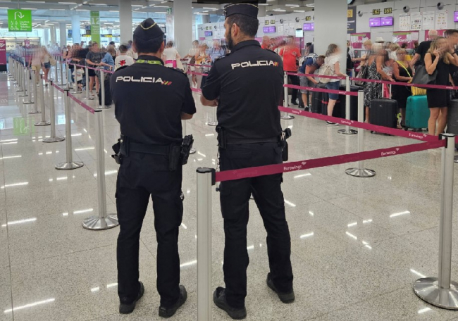La Policía Nacional detiene a un grupo criminal itinerante de hurtos en el aeropuerto de Palma