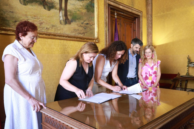 Firman un convenio para la creación de un centro de crisis de atención 24 h a víctimas de violencia sexual en Mallorca