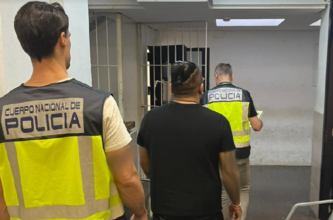 Dos detenidos por tener ocho trabajadores en situación irregular y dos en situación regular, sin estar de alta en la seguridad social 