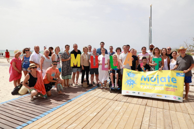 La presidenta del Govern, Margalida Prohens, ha asistido al acto central de la campaña «Mójate por la esclerosis múltiple», en Campos 