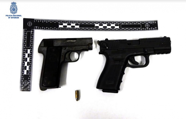 Incautan dos armas de fuego en un domicilio en Ibiza 