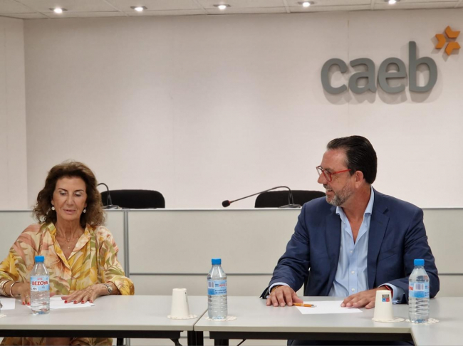 El conseller de Empresa, Empleo y Energía se compromete a impulsar la formación profesional para atajar la falta de mano de obra cualificada