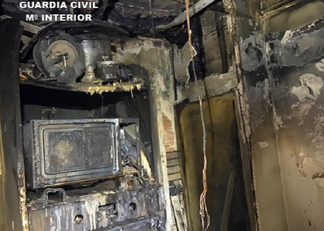 La Guardia Civil de Llucmajor auxilia a dos familias en el incendio de una vivienda