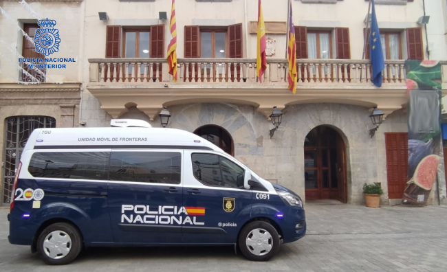 La Policía Nacional detiene a tres personas por empadronar a personas en sus casas de forma fraudulenta 