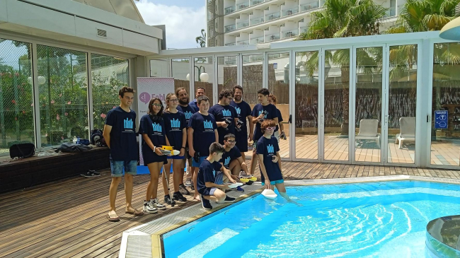 Finaliza el Tecnoestiu 2023: los barcos solares construidos en el campus de verano navegan con éxito en Menorca y Eivissa