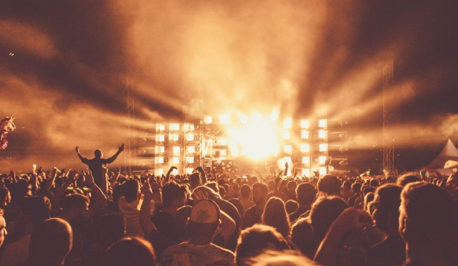 Tras las denuncias de FACUA al Reggaeton Beach Festival, el Ministerio de Consumo anuncia su primer expediente sancionador a un festival