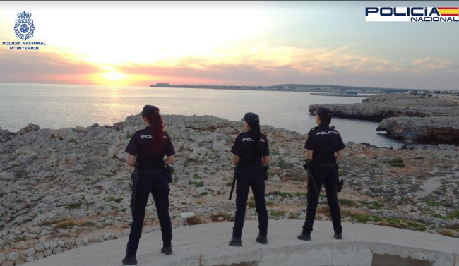 La Policía Nacional detiene a dos varones que trataban de extorsionar a otro hombre, causándole lesiones