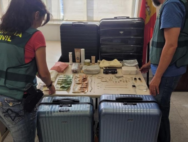La Guardia Civil ha detenido a dos personas por hurto reiterado de equipajes en el aeropuerto de Palma