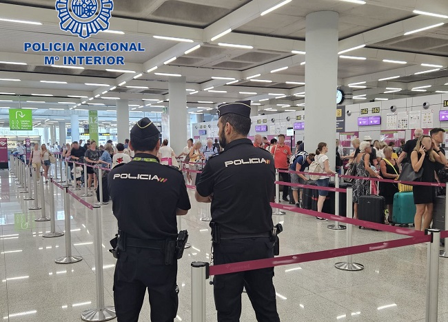 La Policía Nacional detiene a un hombre que robó dinero en efectivo y diversos objetos a unos turistas que acababan de llegar a Palma