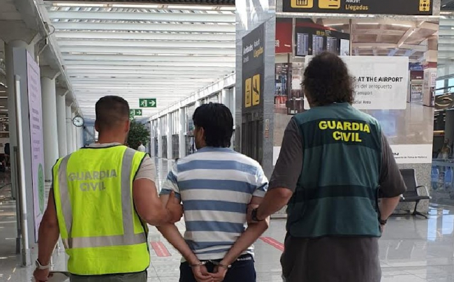 La Guardia Civil ha detenido a dos personas por el robo de relojes de alta gama en Calvià