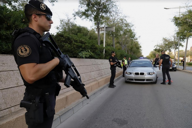 La Guardia Civil ha detenido a tres varones dos por robo y lesiones y a otro por conducir sin permiso en Calvià