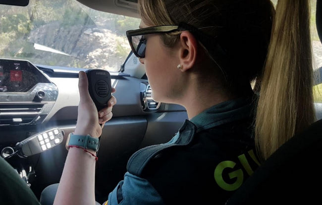 La Guardia Civil auxilia a una niña de 3 años que había quedado encerrada en un
vehículo en Sant Josep