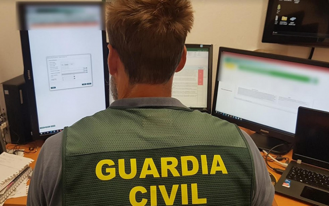 La Guardia Civil ha detenido a un varón por estafar 30.000 euros con la venta de coches mediante anuncios falsos