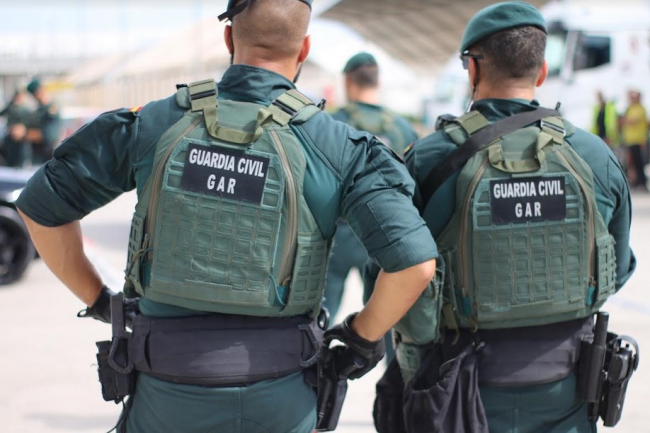 La Guardia Civil ha detenido a dos personas en Ibiza por tráfico de drogas
