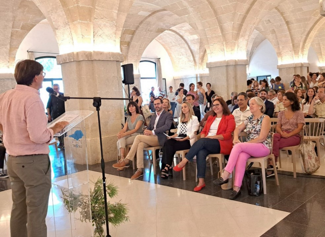 La consellera de Salud, Manuela García, ha asistido hoy al acto de inauguración de la Escuela de Salud Pública de Menorca