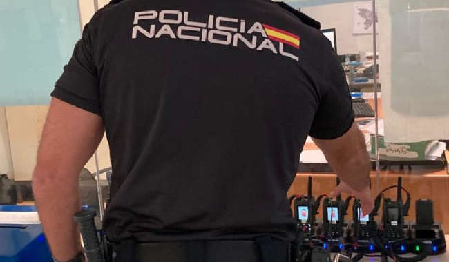 La Policía Nacional detiene a un varón por amenazar y pegar a la gente que se encontraba en un establecimiento en Palma