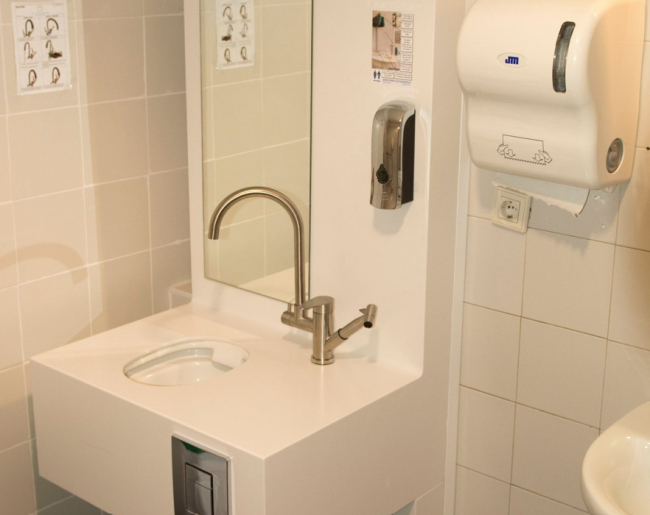 Son Llàtzer instala un baño para pacientes ostomizados, en el marco del plan de humanización del Servicio de Salud