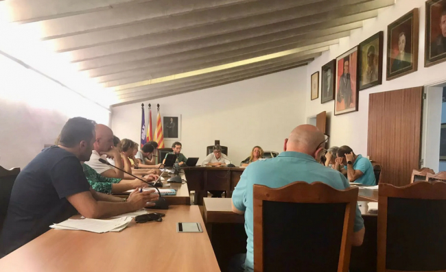Sa Pobla aprueba por unanimidad la moción presentada por el PP y los propietarios podrán aparcar frente a sus vados