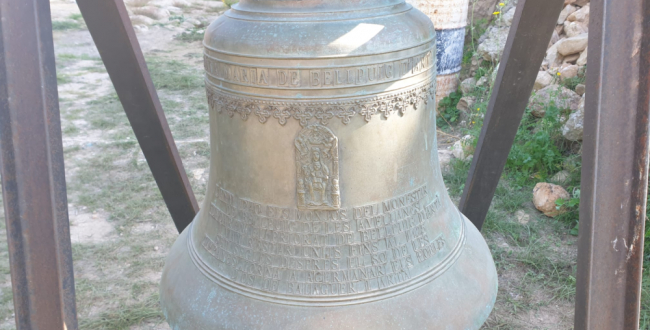 El Consell de Mallorca coloca la campana de Bellpuig que se recibió hace cuatro años