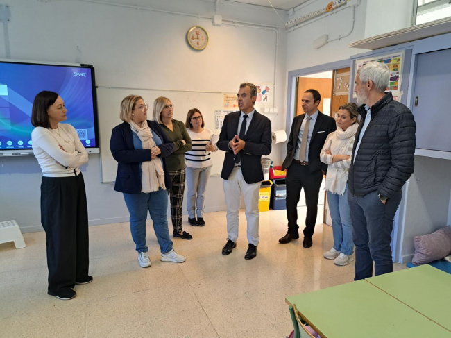 El conseller Antoni Vera inicia las visitas a los centros educativos de Llucmajor