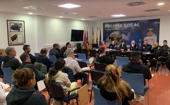 La Policía Nacional lidera una reunión para la mejora de la seguridad en la zona de ocio de “Es Pla” de Ciutadella de Menorca