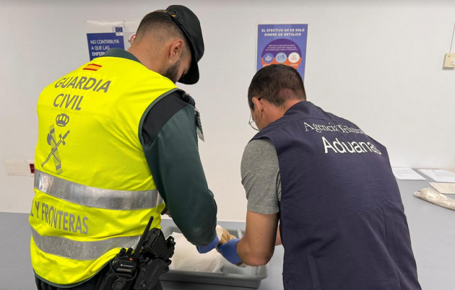 La Agencia Tributaria y la Guardia Civil incautan tres kilos de droga de diseño en Ibiza