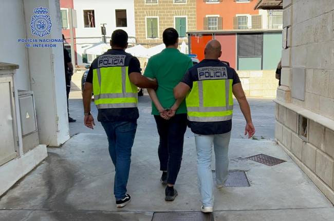 La Policía Nacional de Menorca detiene a tres hombres por intercambiar archivos de pornografía infantil