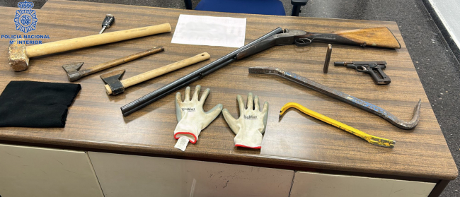 La Policía Nacional de Palma detiene a un joven que se dio a la fuga en un vehículo sustraído