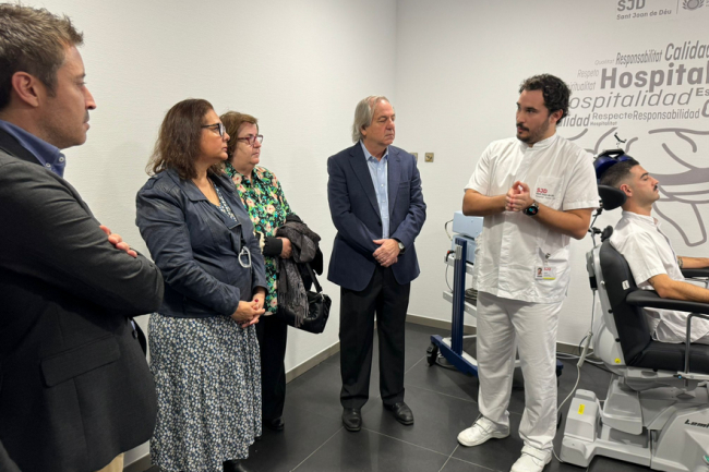 La consellera de Salud asiste a la presentación de un estimulador magnético transcraneal, el primero en las Balears para terapias de neurorrehabilitación
