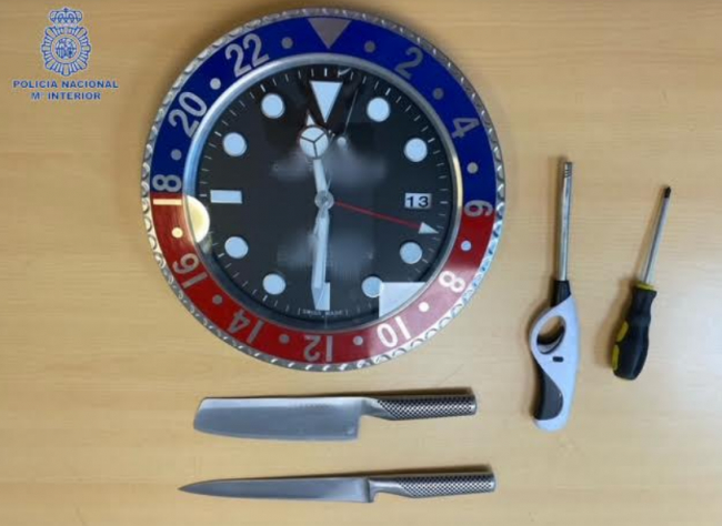 La Policía Nacional detiene “in fraganti” a un varón robando en el interior de un vehículo