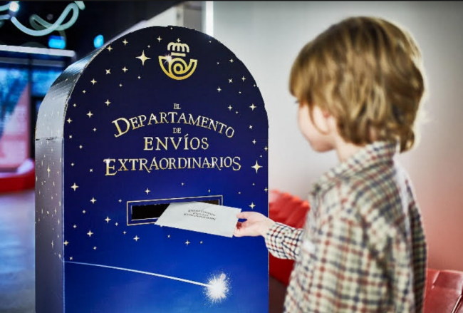 Correos instala buzones mágicos en ocho oficinas de Baleares para enviar las cartas a Papá Noel y los Reyes Magos