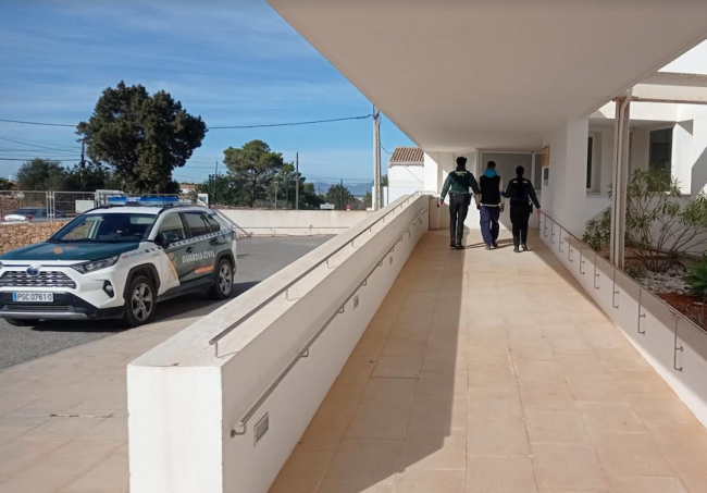 La Guardia Civil detiene en la isla de Formentera al autor de 4 robos