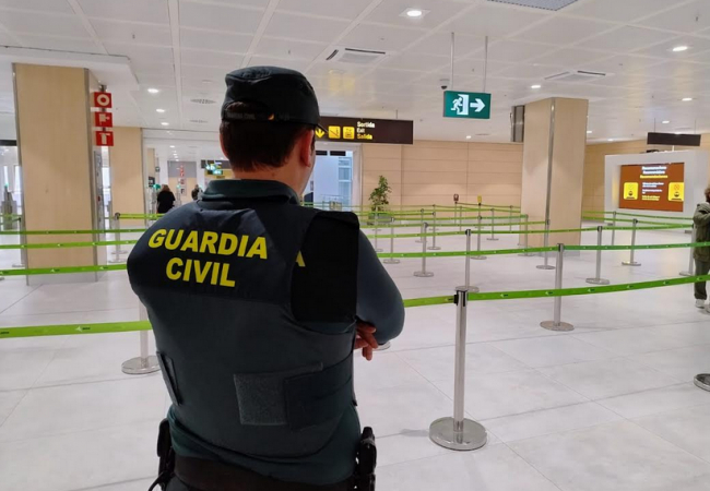La Guardia Civil ha detenido a un varón por el hurto de un reloj valorado en 10.000 euros en el aeropuerto de Ibiza