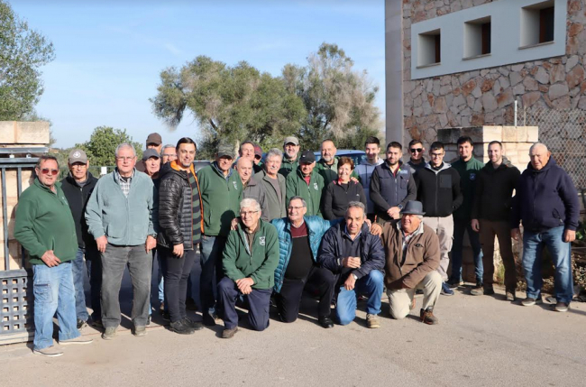 Los cazadores de Santanyí salen uno año más para abrir las bolsas de procesionaria