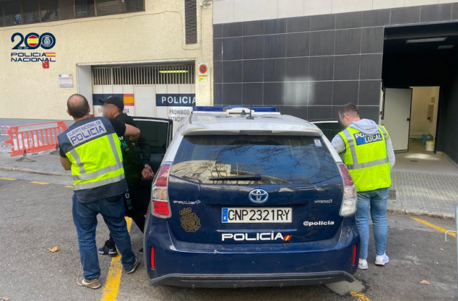 Detenidos dos carteristas por 32 hurtos en interior de autobuses en Palma