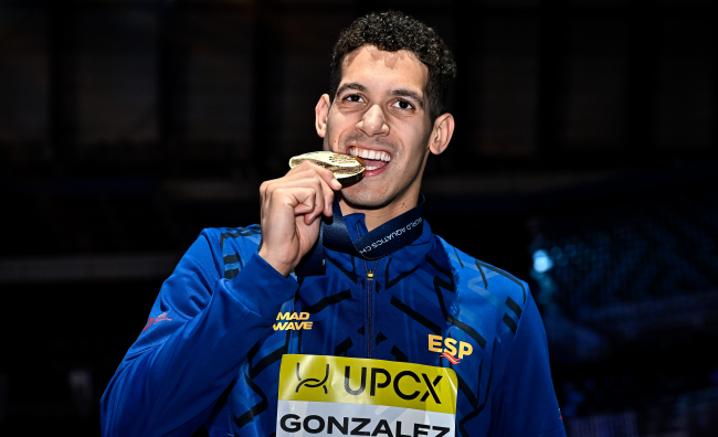 El mallorquín Hugo González campeón del mundo en los 200 metros espalda