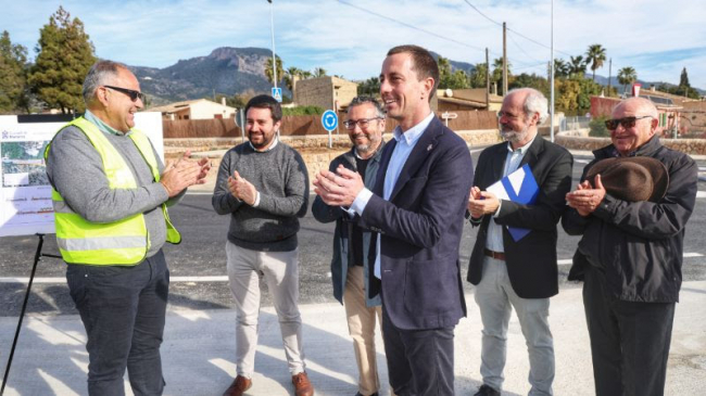 Finalizan las obras de la rotonda entre la carretera de Consell y el Camí Vell d'Orient
