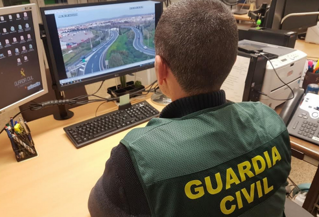 La Guardia Civil ha investigado a
cuatro personas por abandonar el lugar de un accidente de tráfico