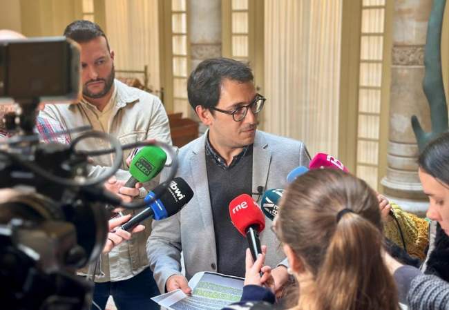 Iago Negueruela advierte que Prohens seguirá con los retrocesos lingüísticos y le pide que 'elija si está con la mayoría social o con la ultraderecha'