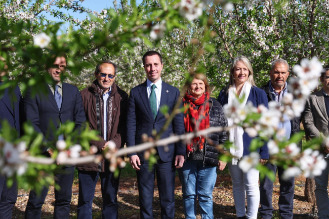 El Consell de Mallorca entrega el Premio Flor de Almendro 2024 a la periodista gastronómica Lydia Esther Corral