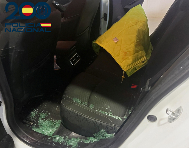La Policía Nacional detiene a un varón “in fraganti”, en dos ocasiones, por robar en el interior de 17 vehículos