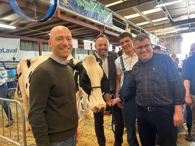 Simonet afirma en la Fira del Camp de Menorca que 'el futuro del sector primario pasa por la implicación de toda la sociedad'