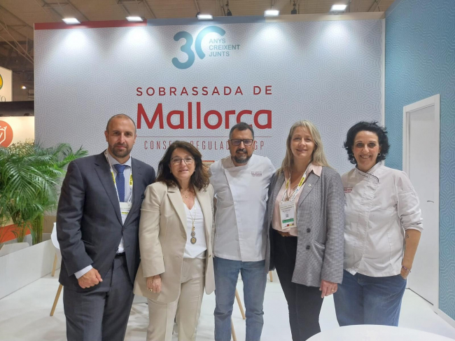 La consellera Pilar Amate visita la feria Alimentaria 2024 para mostrar su apoyo al producto local de Mallorca